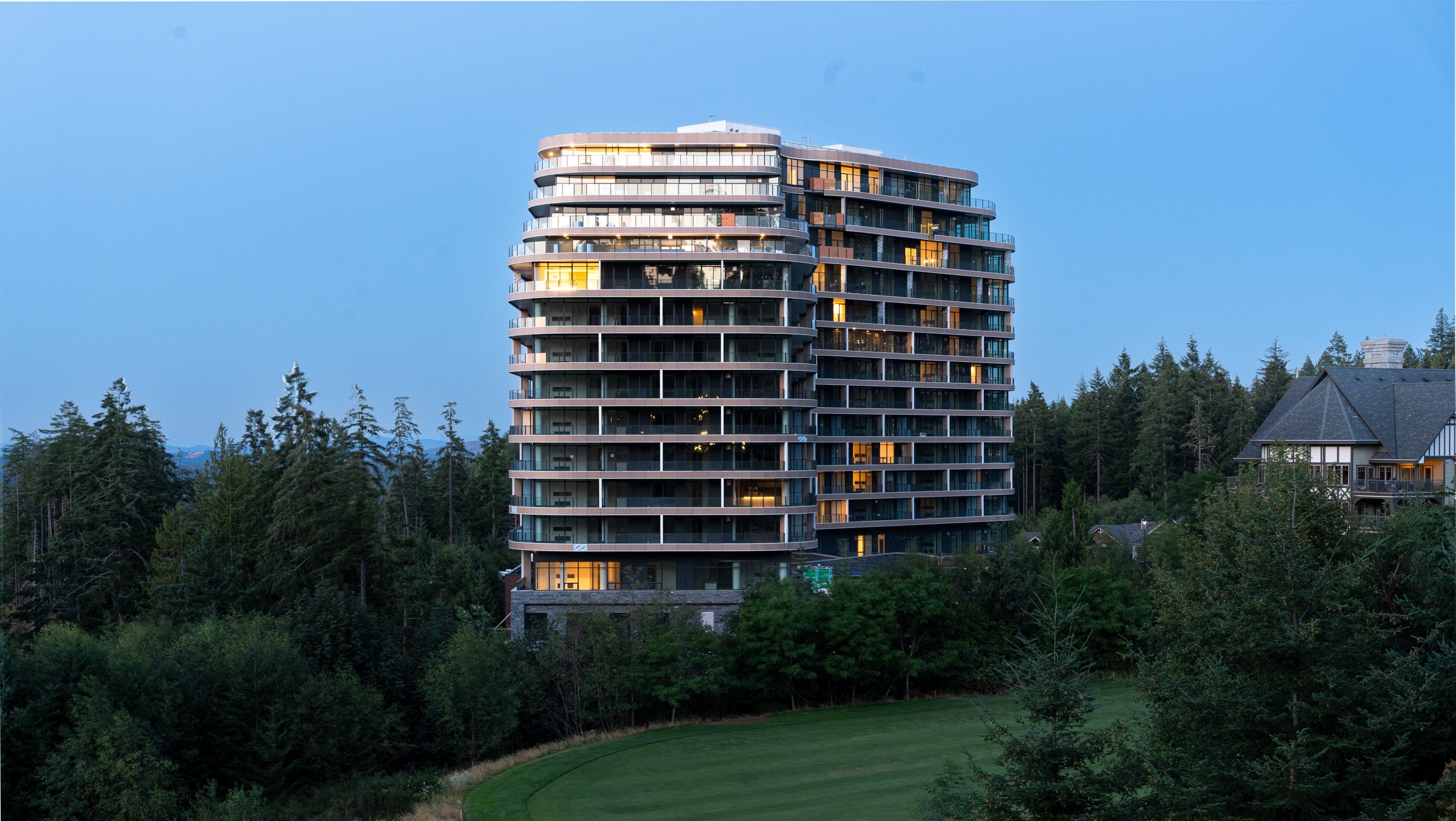 The One Bear Mountain resort exterior, electrical systems designed by e2 Engineering